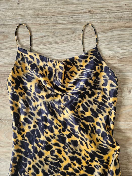 Sukienka mini krótka satynowa śliska panterka lato lejący dekolt M