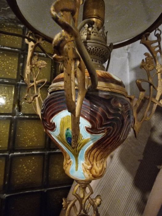 Monumentalna Antyczna Lampa Pałacowa z Majoliki – Unikalny Zabytek