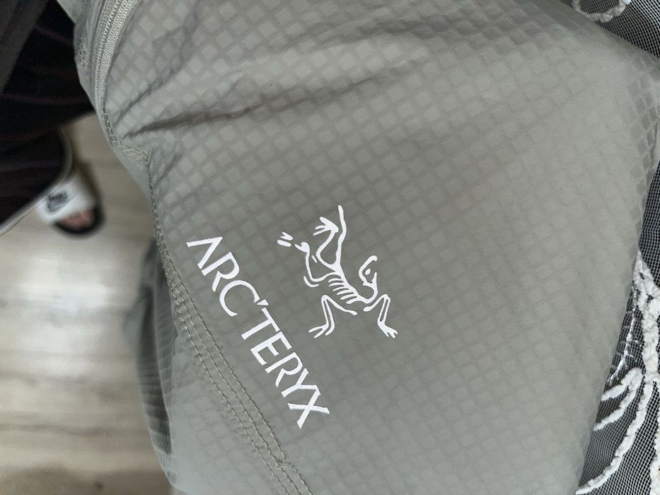 Вітровка arc'teryx