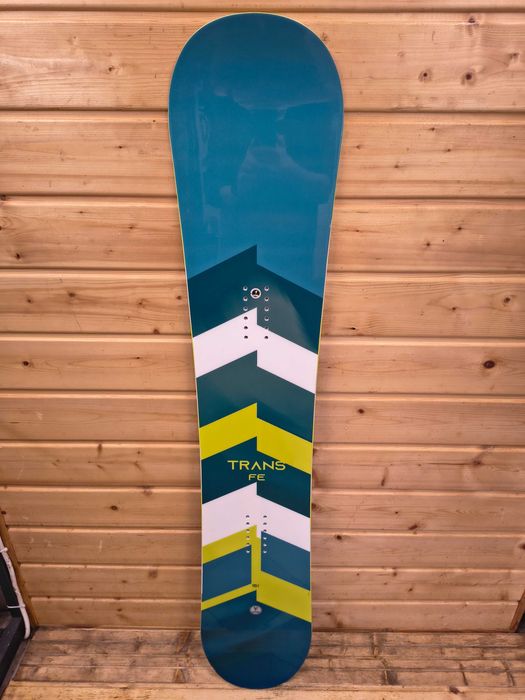 Powystawowa deska snowboardowa Trans FE 151 cm