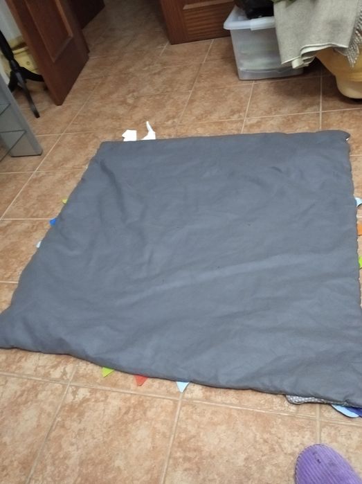 Tapete de atividades Leka da IKEA alcochoado