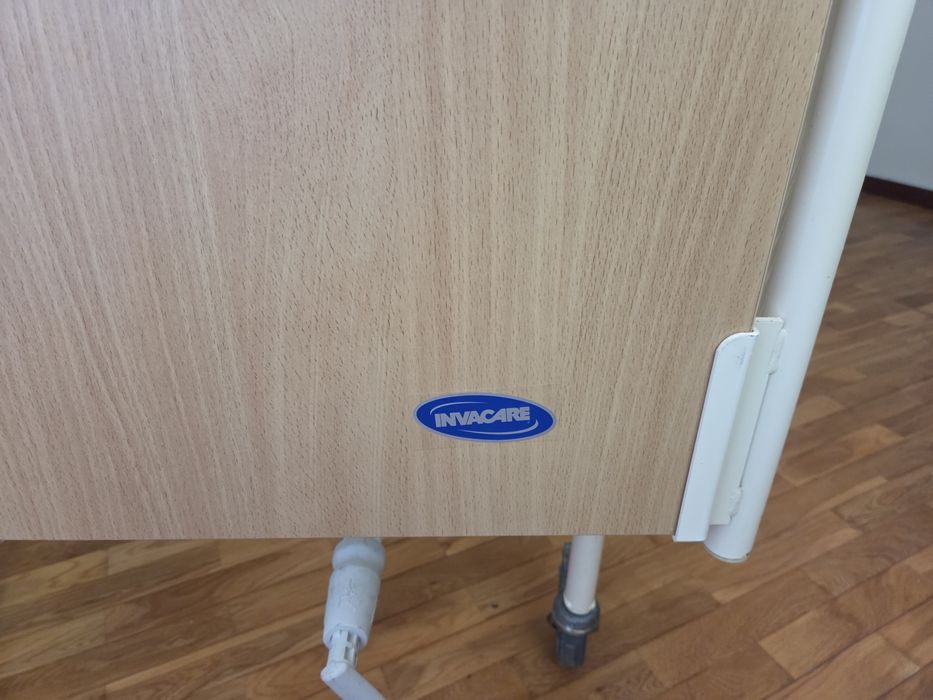 Cama hospitalar articulada INVACARE
