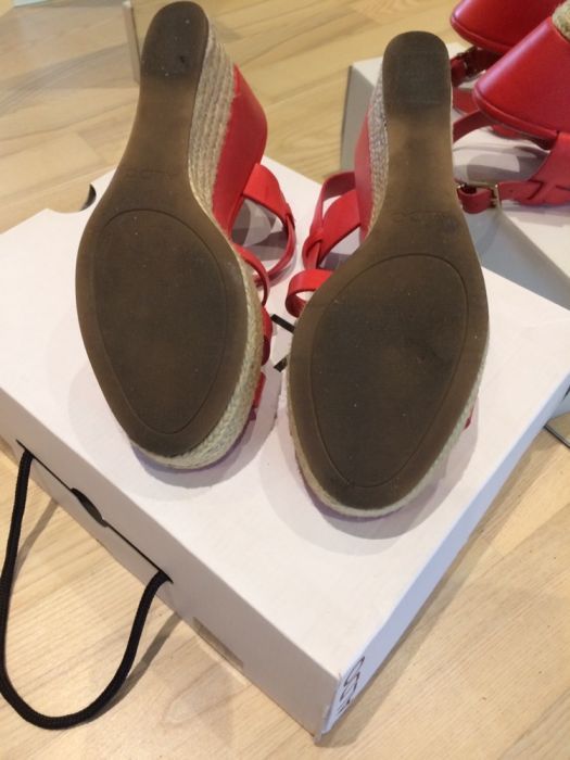 Koralowe sandały ALDO na koturnie r.38