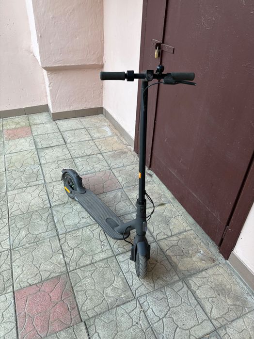 Електросамокат xiaomi mi electric scooter essential