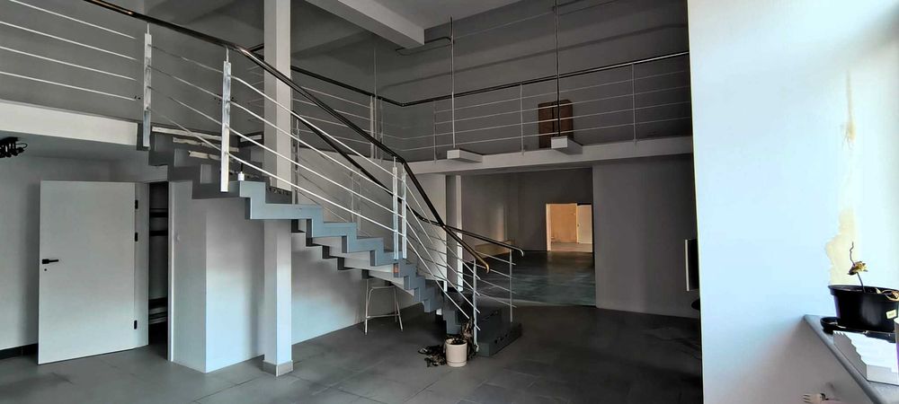 Wynajem lokalu usługowego z parkingami w centrum Katowic - 163,91 m2