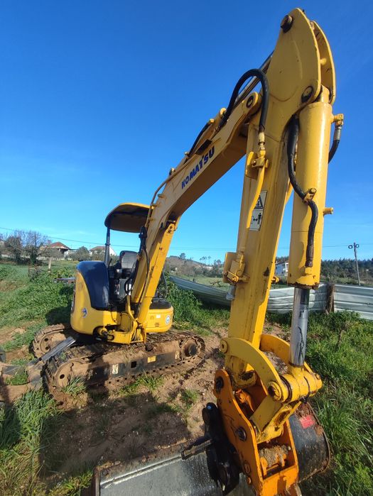 Komatsu pc30 3 toneladas