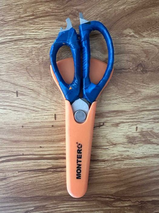Ножницы универсальные Montero 61023 (разборные, с магнитных чехлом)