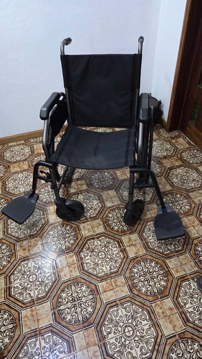 Cadeira de rodas como nova