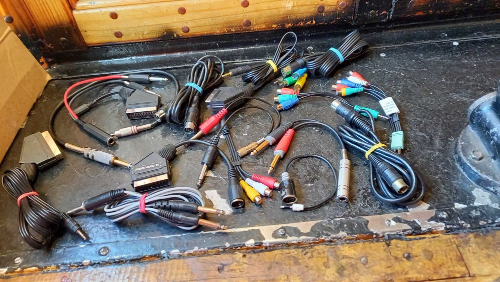 Кабеля-переходники ТОЧКА-ТИРЕ,5Din-RCA/Jack,HDMi,XLR,PS/2,SCART и др.