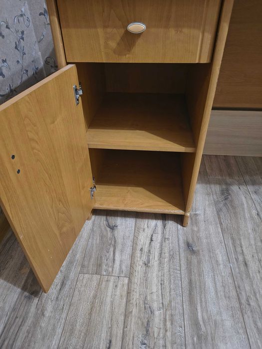 Стол письменный с одной тумбой