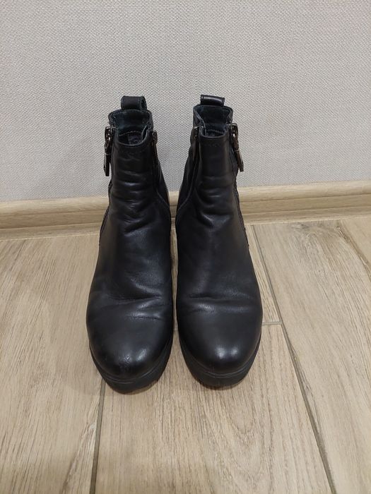 Кожаные демисезонные ботинки 37 размер