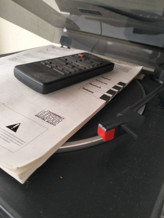 Aparelhagem Pioneer com amplificador, gira discos e colunas