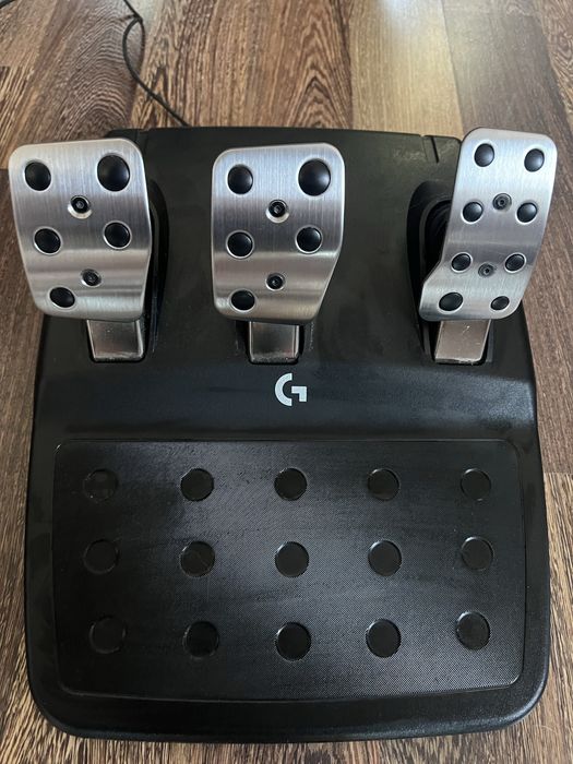 Ігрове кермо Logitech G923 TrueForce з педалями для PC/PS4/PS5
