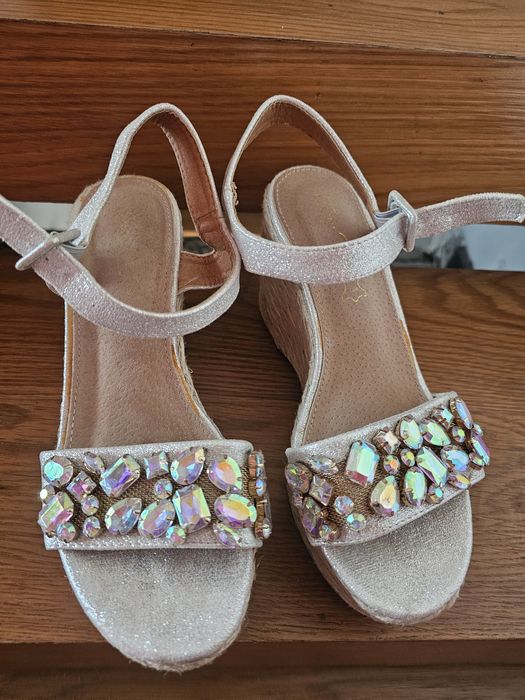 Sandálias como novas
