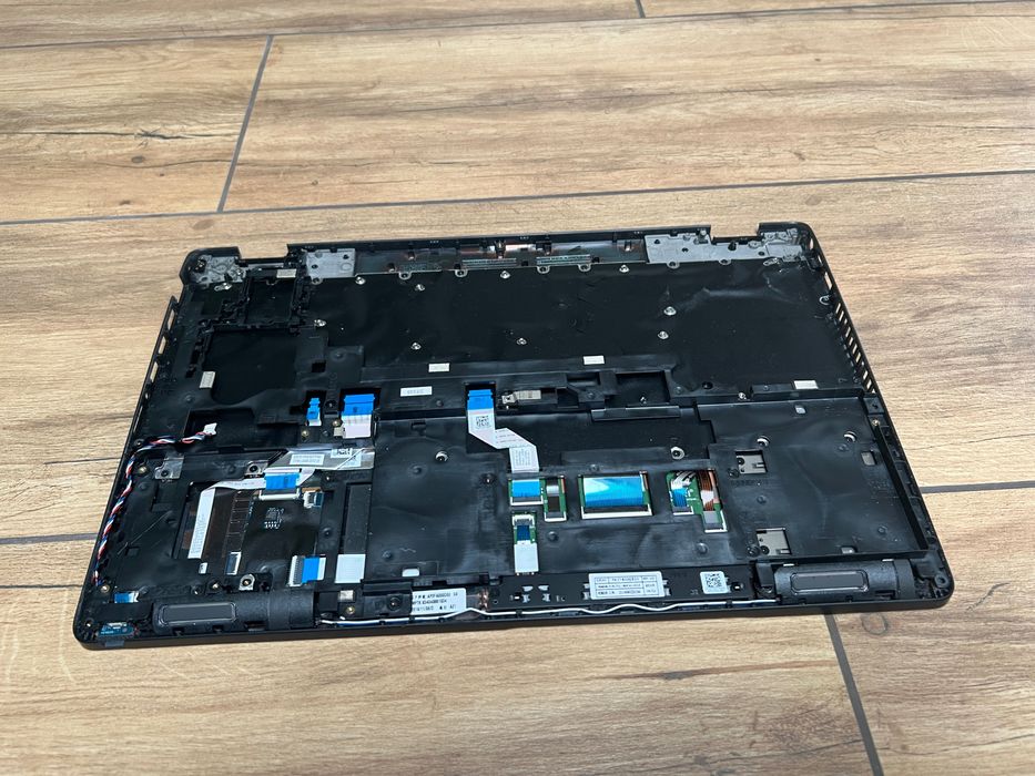верхня частина корпуса Dell Latitude 5500 нижня кришка Dell Latitude 5590