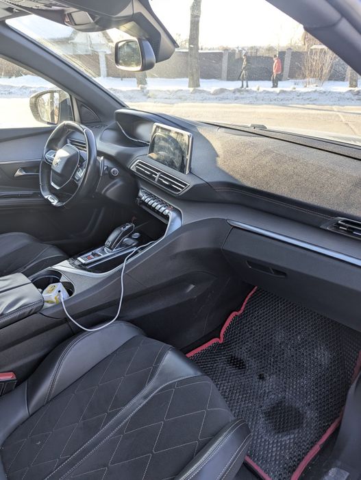 Продам Пежо 5008