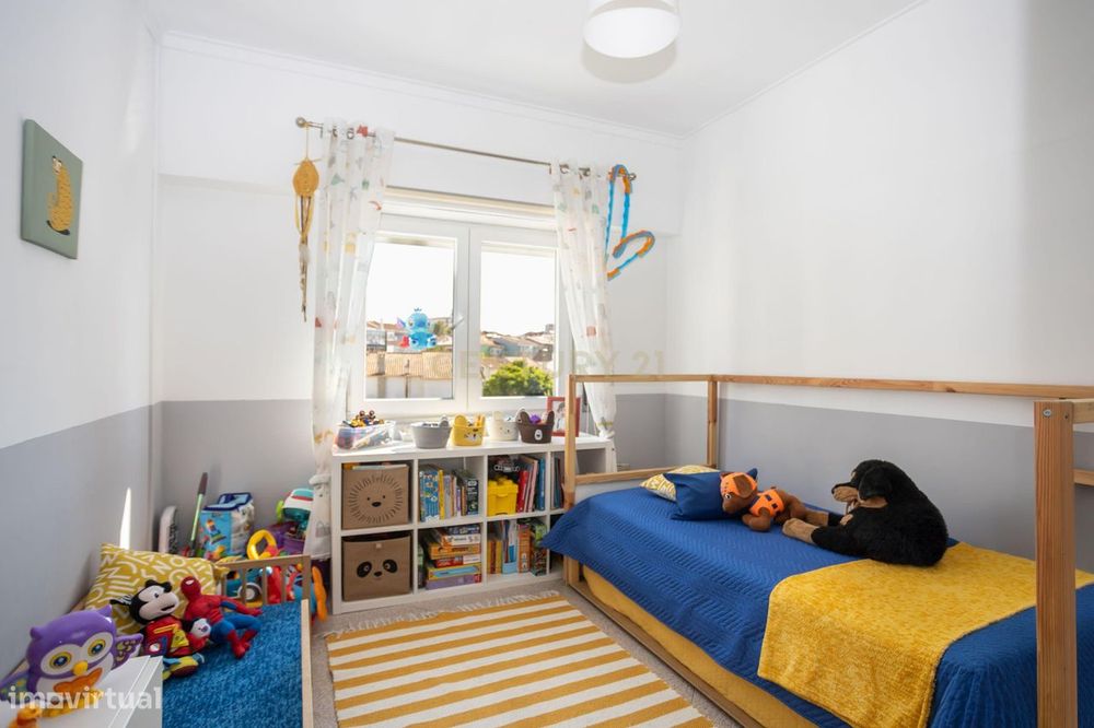 Apartamento T2 com Varanda Cruz de Pau, Amora - Seixal -