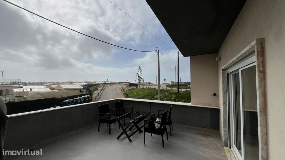 Apartamento T4 com terraço | 50m do mar | Costa da Caparica