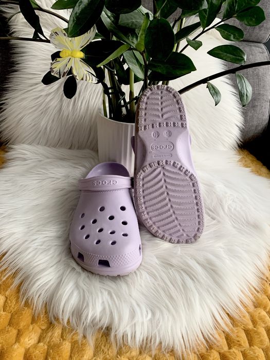 Crocs 41 liliowe logo wsuwane