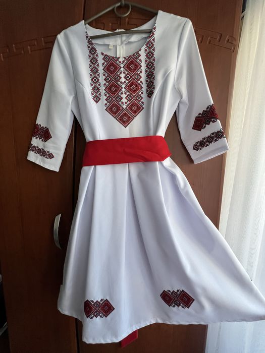 Вишита сукня