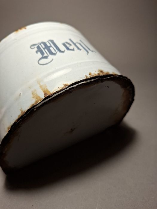 Pojemnik emaliowany na mąkę