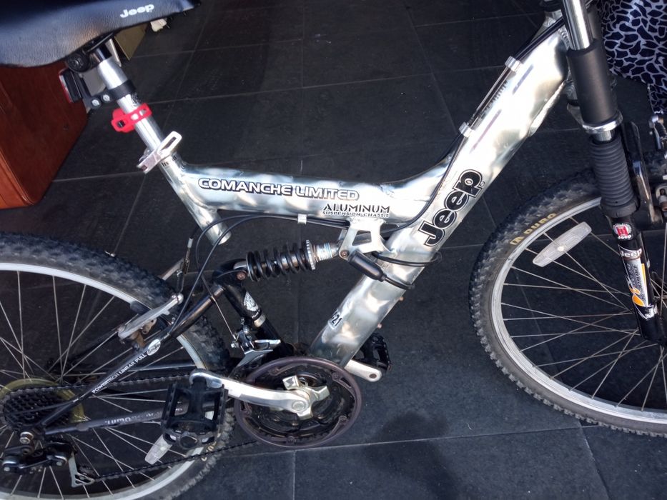 Bicicleta marca JEEP