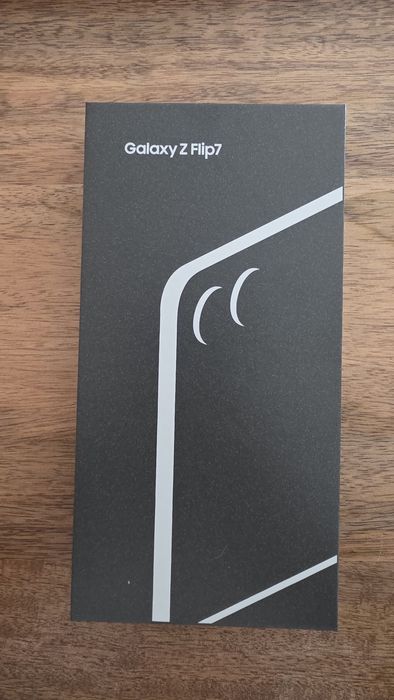 Samsung Galaxy Z Flip7 — Novo | Selado | Cor: Preto