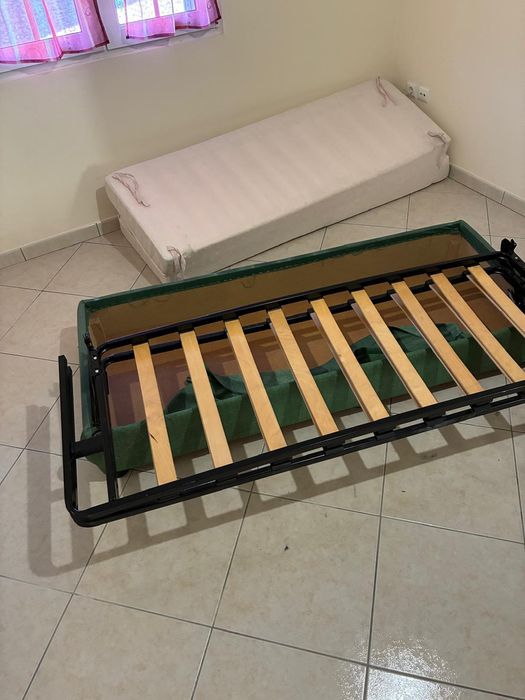 Cama dobrável com colchão