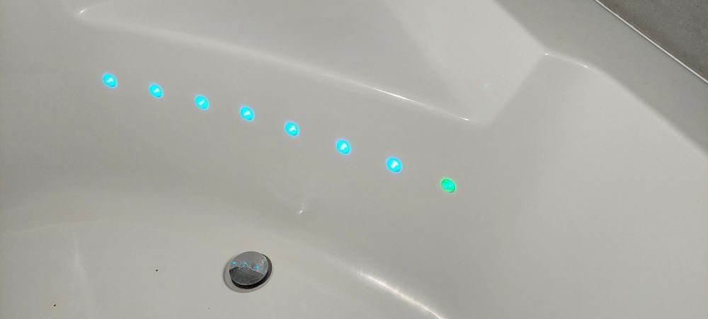 Wanna narozna z hydromasazem