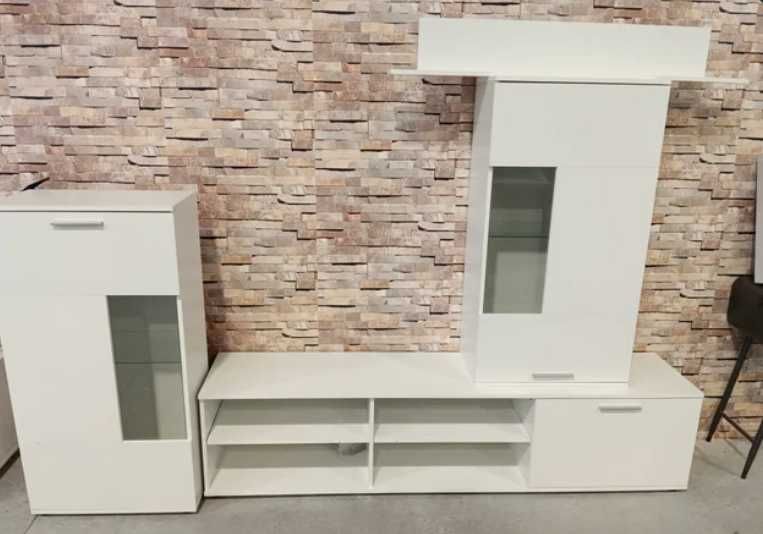 conjunto de móveis para televisão em branco