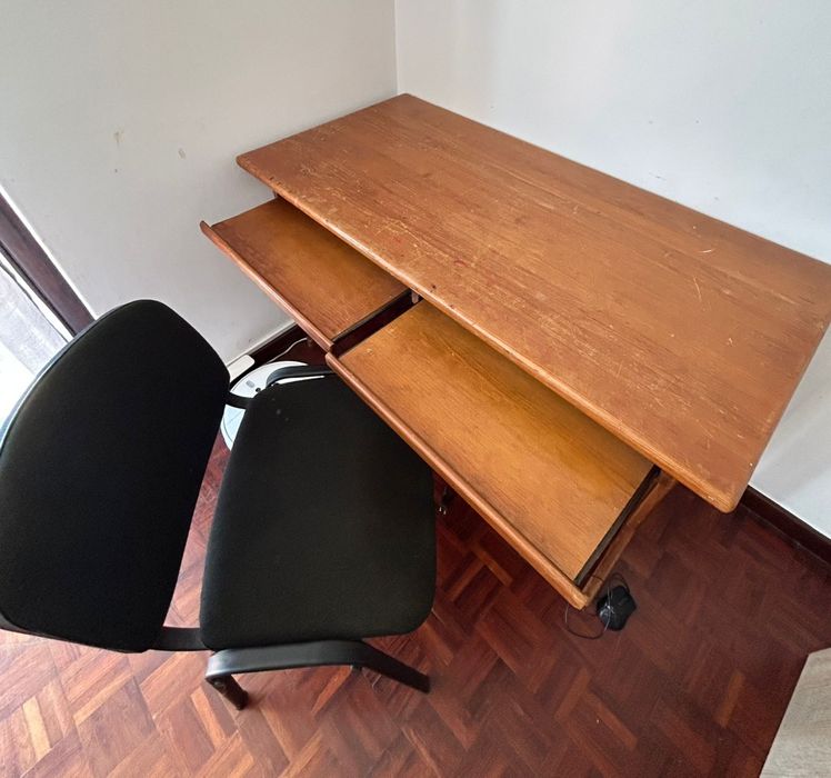 Mesa de Escritório + Cadeira