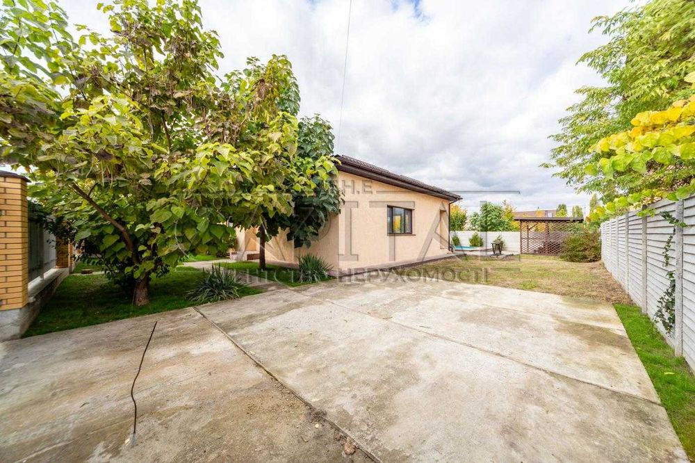 Продаж будиноку з басейном та чаном у м.Бориспіль 93м2, три спальні.