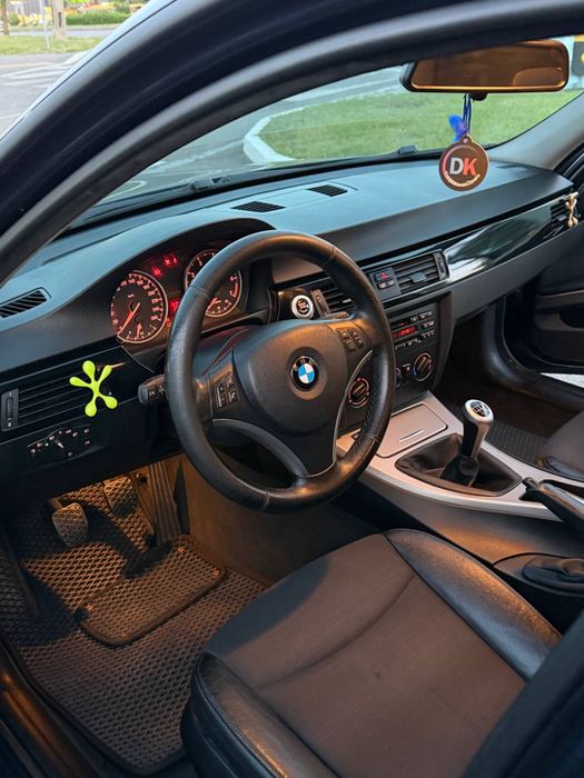 Продам автомобіль бмв е90