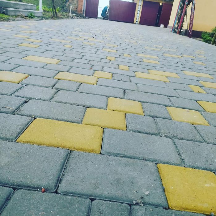 Професійне вкладання бруківки.