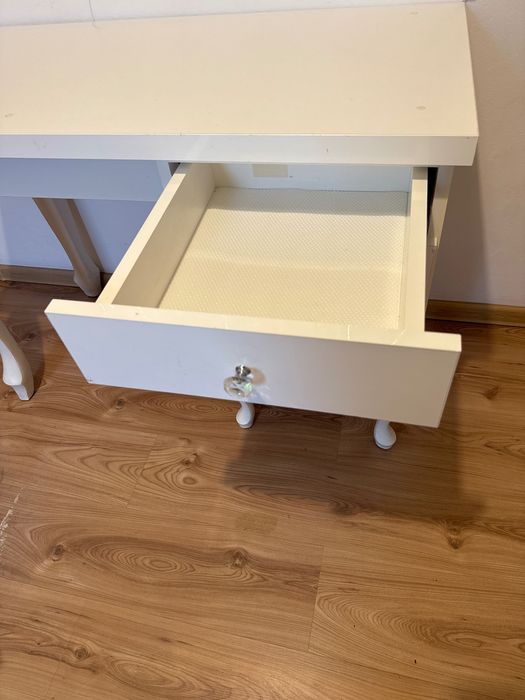 Stolik kosmetyczny do manicure/biurko