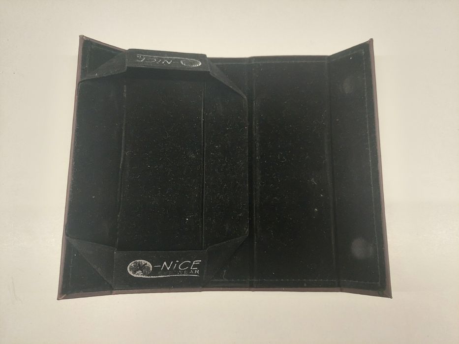 Składane brązowe etui na okulary