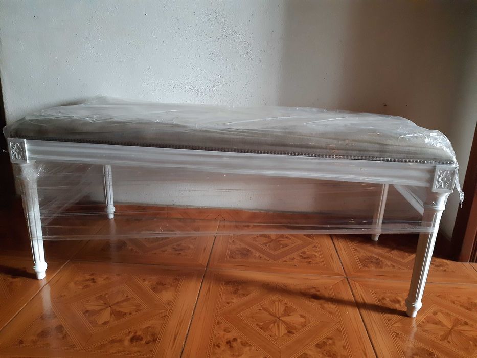 Banqueta estofada nova