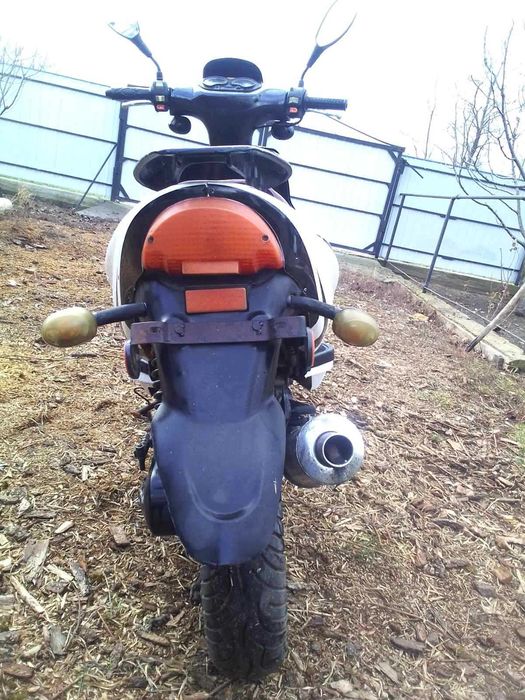 Продам мопед кануні на ходу заводиця їде но не на берає швидкість