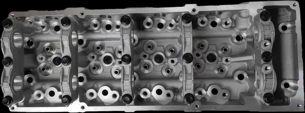 Головка блоку Mitsubishi 4M41 3.2TDI ME204200 AMC 908518