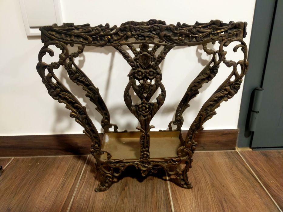 Chapeleira Dourada Antiga