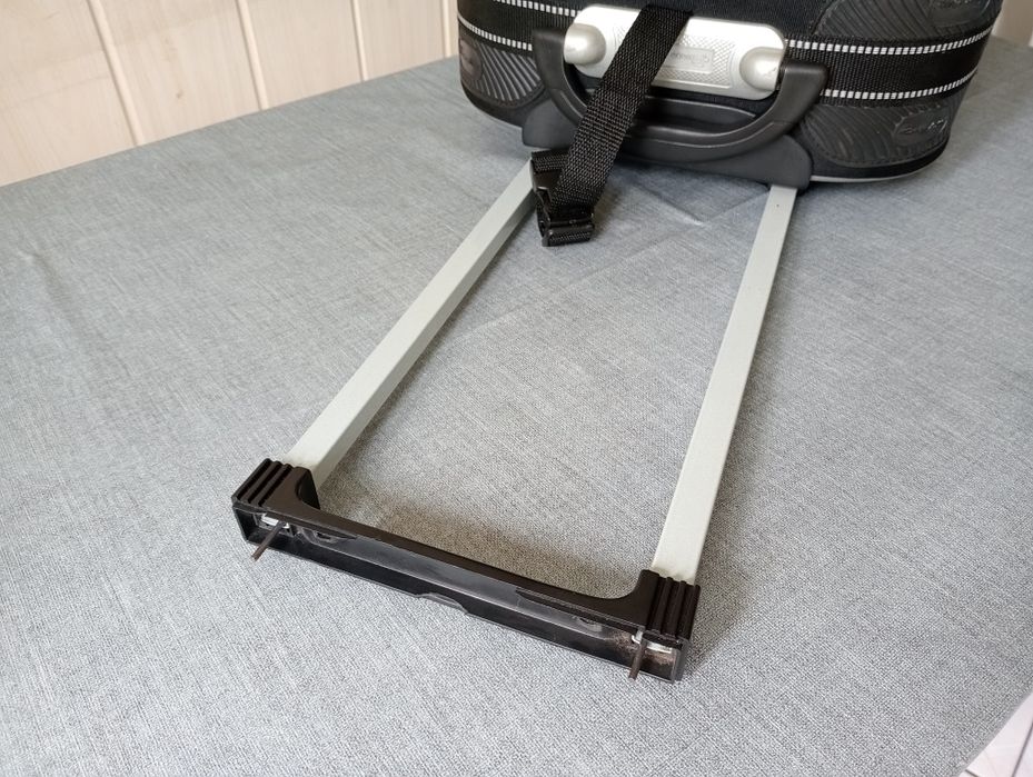 Markowa Walizka podróżna na kółkach Runt Hatti