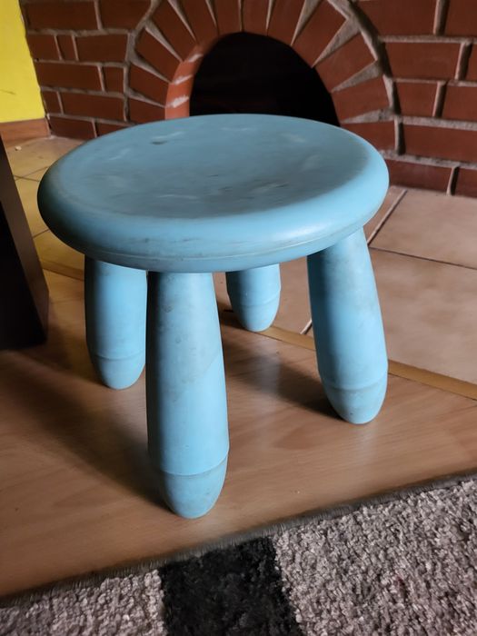 Mamut Ikea stolik i 3 krzesła i taborety i lampa