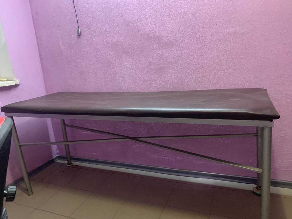 Продам Медичну / косметологічну кушетку, непотрібна. Розміри 185/60/74