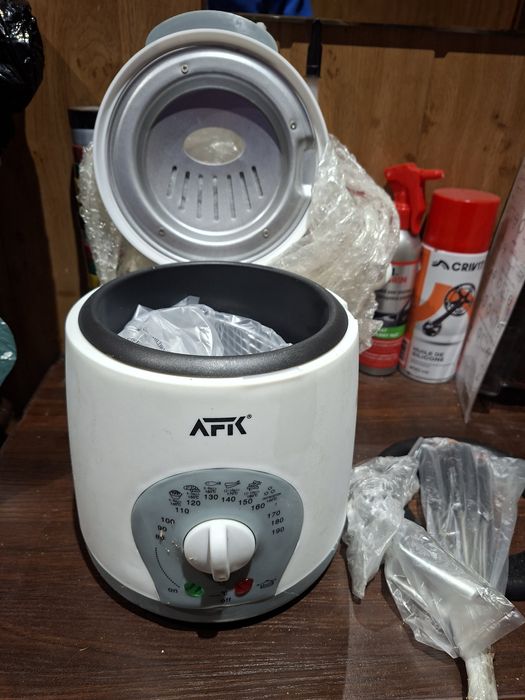 mini frytkownica AFK MFT-3 o pojemności 1 litra.