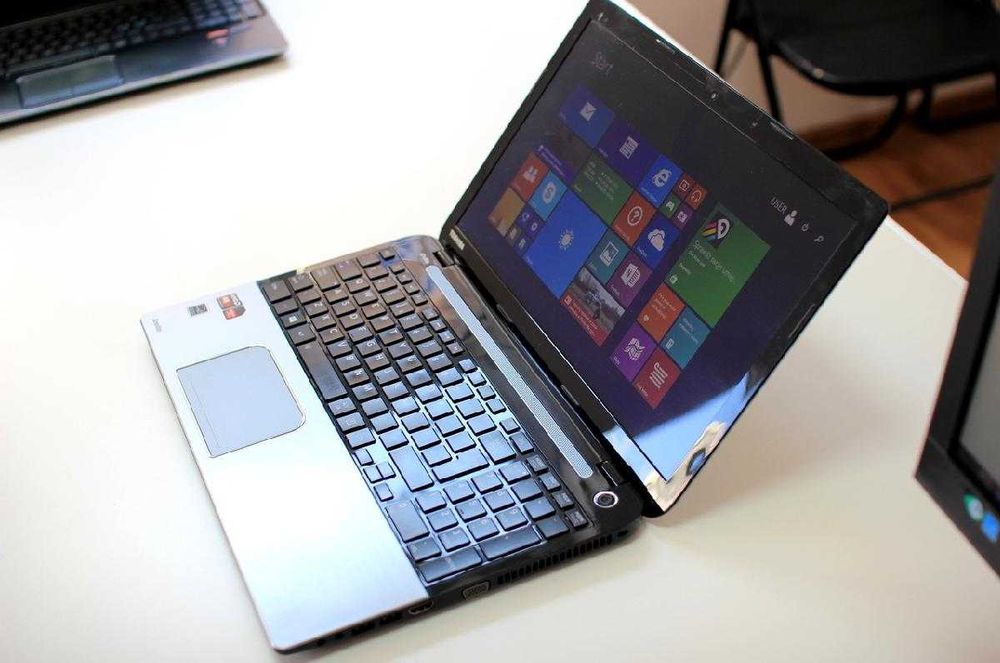 Laptop Toshiba 15v AtiRadeonHD 15,6" Gwarancja