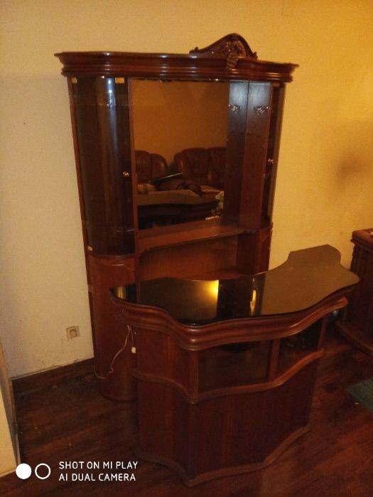 Bar para casa como novo todo eletrificado com inumeras prateleiras