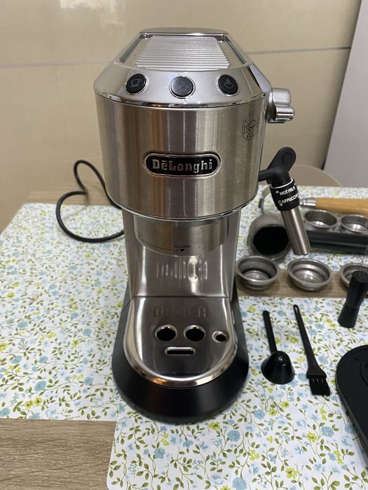 Máquina Café Delonghi Dedica