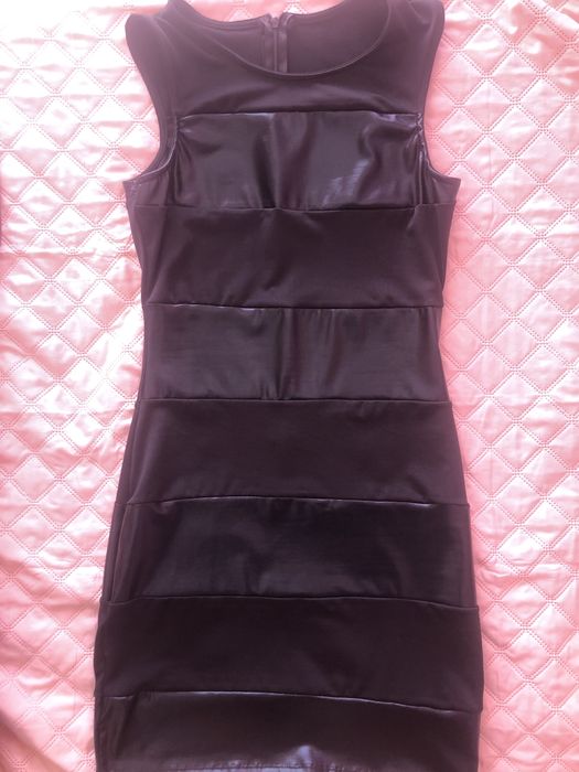 Vestido preto justo