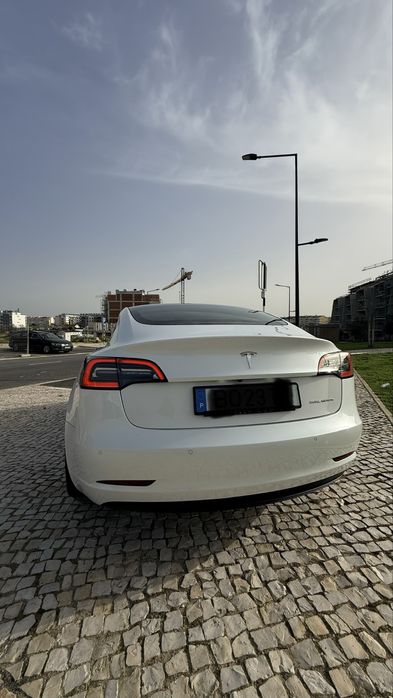 Tesla model 3 longe range