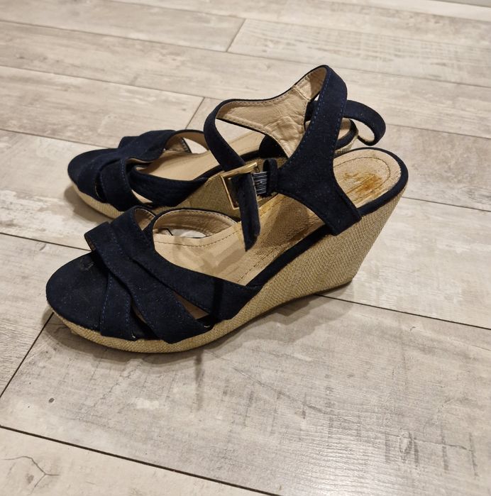 Sandałki na koturnie rozm 39